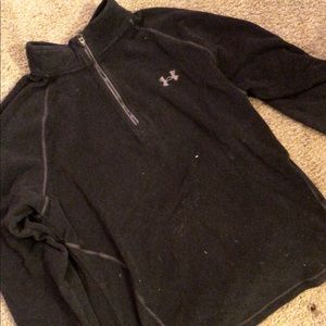 Men’s black Under Armour fleece quarter zip